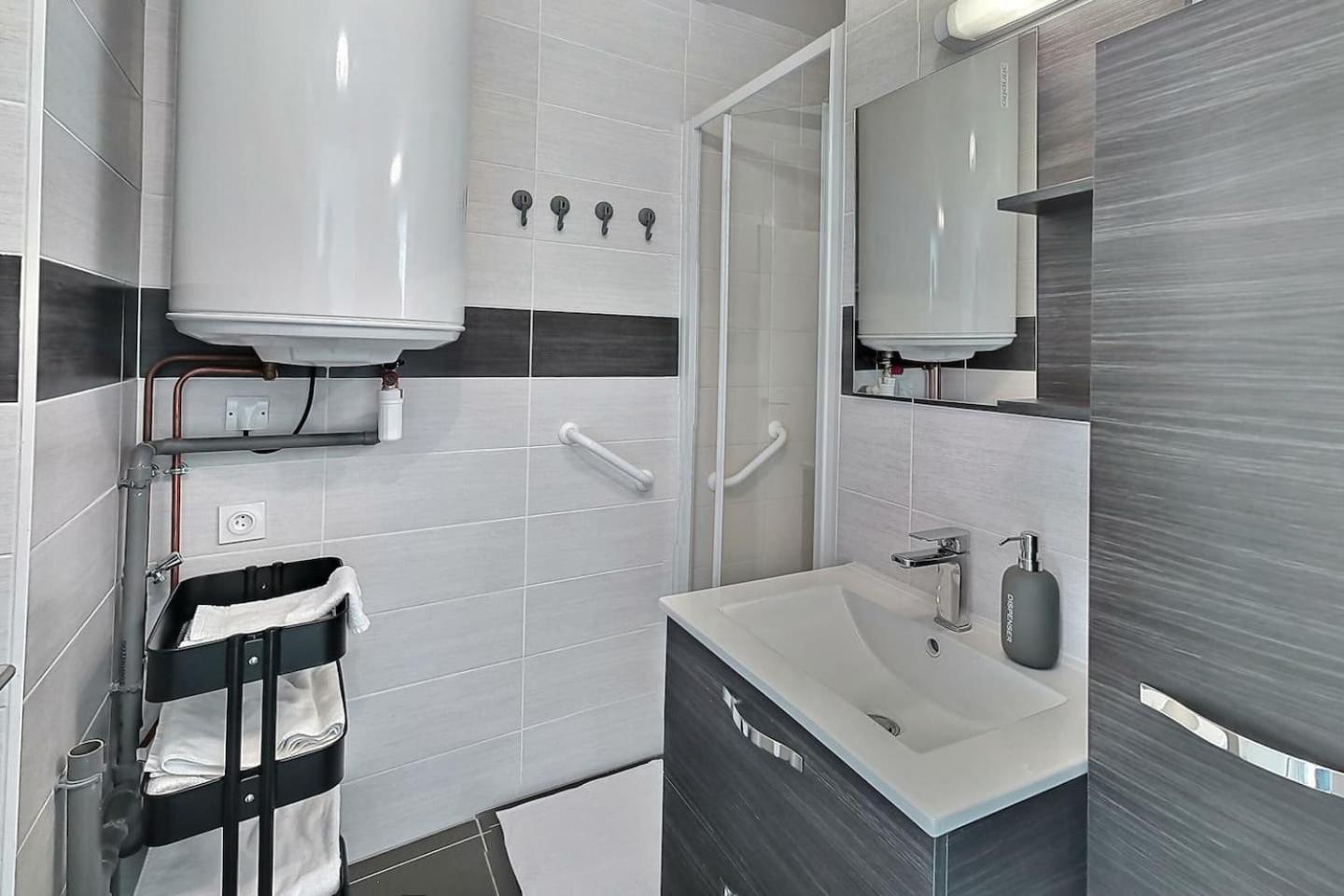Le Voltaire - Balcon - 2 Chb - 3 Lits - 2 Min Gare Et Cente-Ville - Mon Groom Troyes Kültér fotó